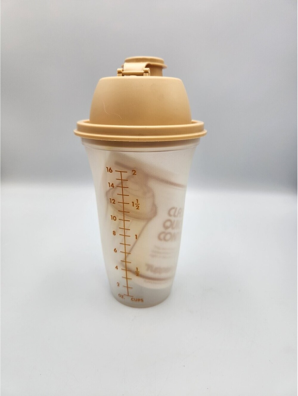 Vintage Tupperware Classic Sheer Quick Shake Container Mixer Shaker 16oz Tan B2